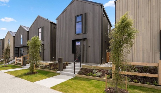 Ski Villa with Carpark 40, Stylish Alpine Base in Queenstown