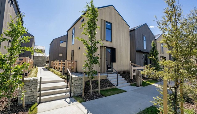 Ski Villa with Carpark 12, Handy to everything! in Queenstown