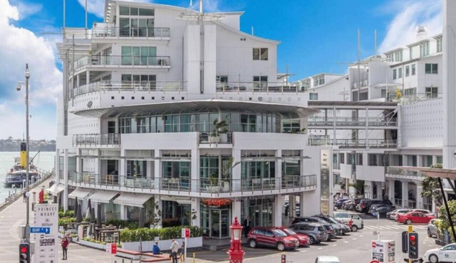 Skyline Serenity Two-Bedroom Waterfront in Auckland City