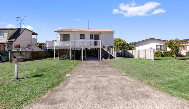 Snells Seaside Bach - Snells Beach Holiday Home in Auckland