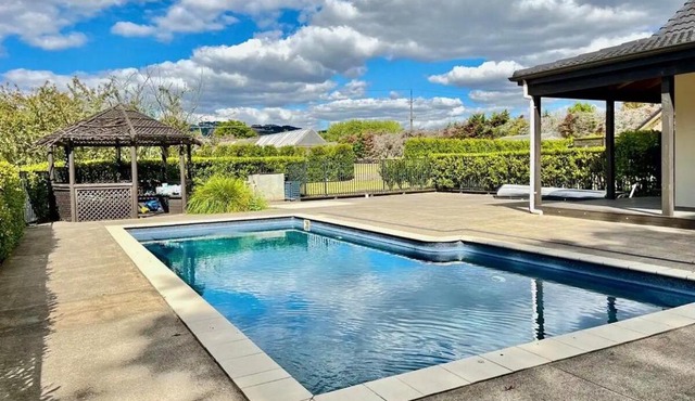 Solstice House &Pool -Perfect outdoor entertaining in Auckland