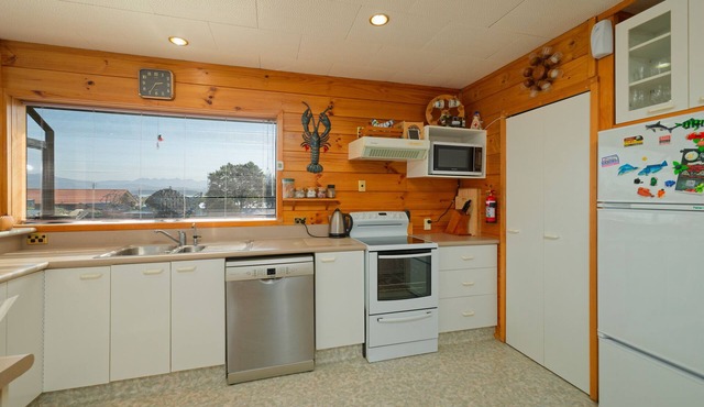 South Bay | Great View | Classic Kiwi Bach - KK922 in Kaikoura