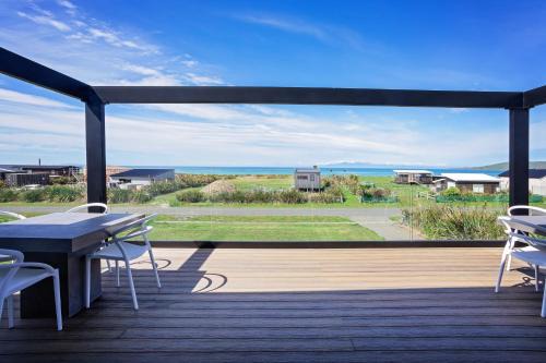 Southern Breeze - Colac Bay Beach House in Colac Bay