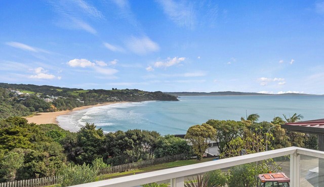 Spa and Surf Retreat - Langs Beach Holiday Home