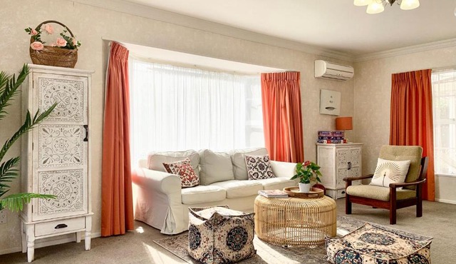 Spacious 200sqm 3BR House in Chartwell for 7, 2 Baths, Ideal for Family and Business in Hamilton