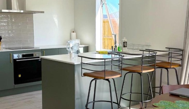 Spacious Family Home In Rolleston 2 Bedrooms With 3 Beds in Christchurch