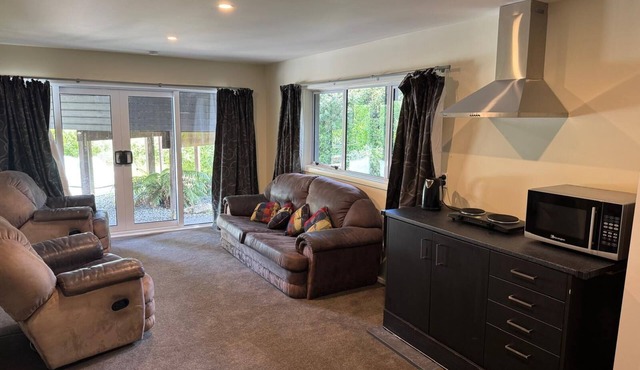 Spacious Premium Family Suite | Super-King + Bunks! in Christchurch