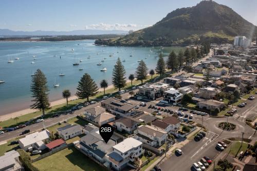 Spacious Retreat Steps to Beach Shops & Hot Pools in Tauranga