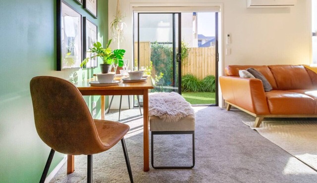 Stadium Walk Townhouse + Outdoor Dining in Christchurch