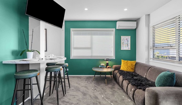 Stay Central | Park Securely | Relax Completely in Hamilton