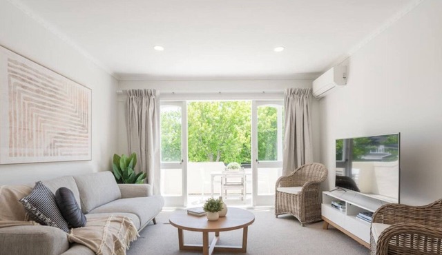 Striking Coastal Retreat in Heart of St Heliers