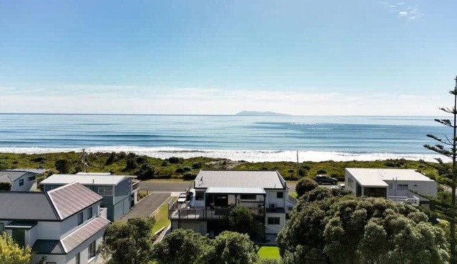 Stunning Beachfront Holiday Home with Dual Sun Decks Near Waihi Beach Village | Waihi Beach, Bay of Plenty