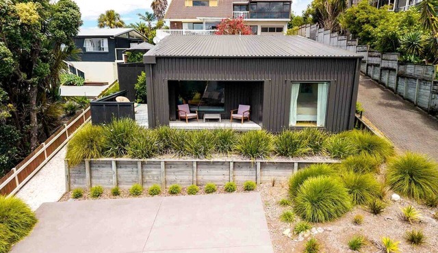 Stunning Coastal Holiday Home with Ocean Views Near Martha Mine, Waihi Beach, New Zealand