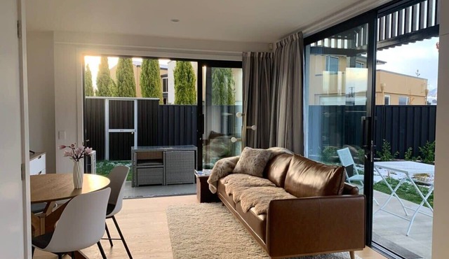 Stunning Mountain & River View Townhouse in Albert Town