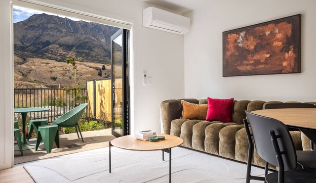 Stunning New Home With Mountain Views & Parking in Queenstown