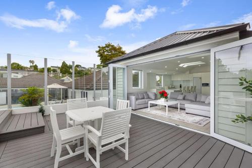 Stunning Remuera 3BR with Patio and Parking Zodiak Stays in Auckland