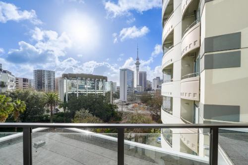 Stylish 2-Bedroom Apartment in Central Auckland in Auckland