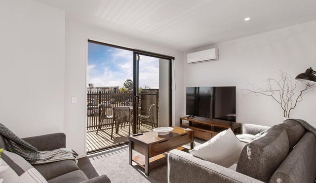 Stylish Brand New Sunny 3Bdrm 3Bth garage sleeps 6 in Christchurch