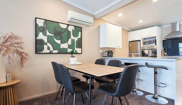 Stylish City Pad – Luxe, Comfy, Central in Dunedin