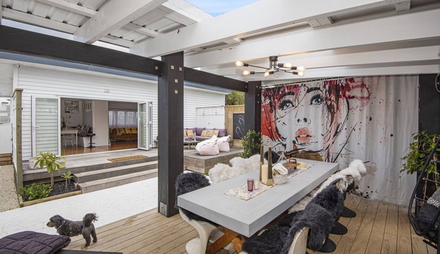 Stylish Waterfront Studio Sanctuary!
