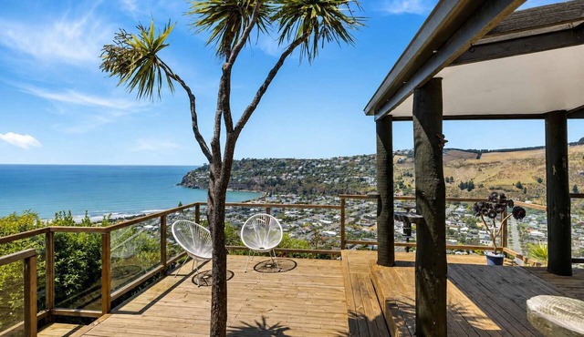 Sumner Beach 3BR | Cecil Wood | Hot Tub & Views in Christchurch