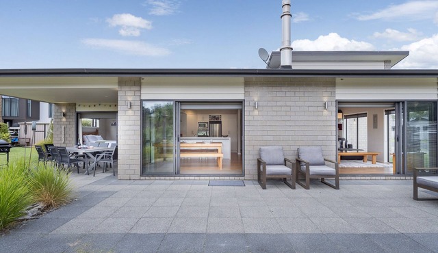 Sun Seekers Lookout - Whitianga Holiday Home