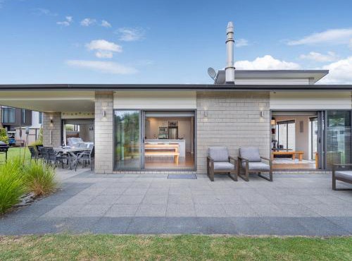 Sun Seekers Lookout - Whitianga Holiday Home