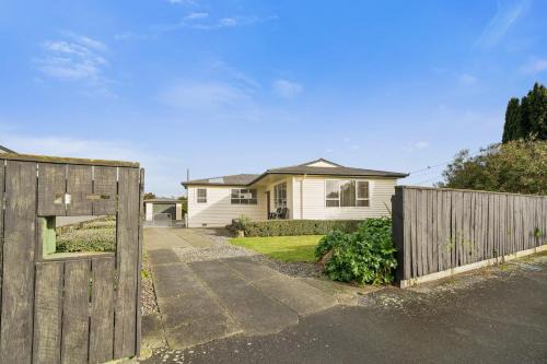 Sundown on Grove - Martinborough Holiday Home