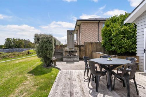 Sunlit Shores - Papamoa Holiday Home