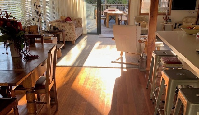 Sunny 2 Bedroom Beach House - Cable Bay (wheel chair accessible) in Cable Bay