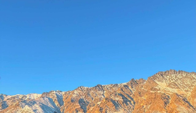 Sunny Remarkables Retreat | Ski, Sip & Stay in Jacks point