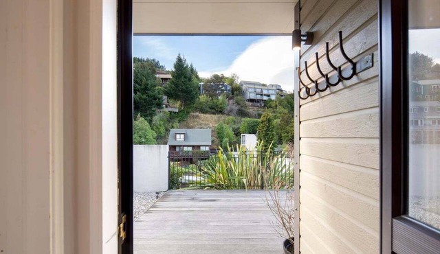 Sunshine Bay Stay | Lake Views & Cosy Fireplace in Queenstown