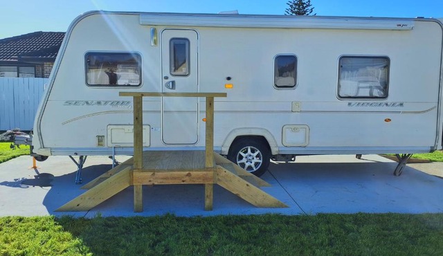 Sunshine Caravan - Private & Self-Contained, 250m from Hospital in Tauranga