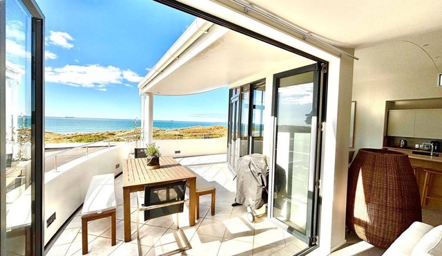 Supreme on Marine - Beachfront! in Mount Maunganui