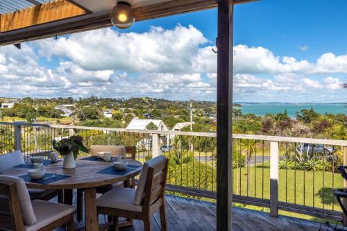 Surfdale Sunspot Spa Escape Waiheke in Auckland