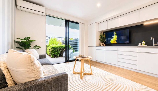 Sydenham | Patio + Free Parking Near CBD in Christchurch