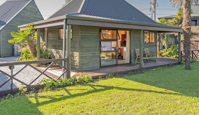 Tairua Waterfront Villa 6 - Tairua Holiday Studio Unit in Tairua
