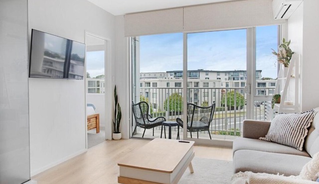 Takapuna Central Stylish 2BR Carpark Aircon