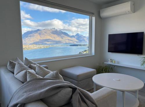 Takitimu Villa Remarkables View - Boutique Luxury, Private Bath with Stunning View in Queenstown