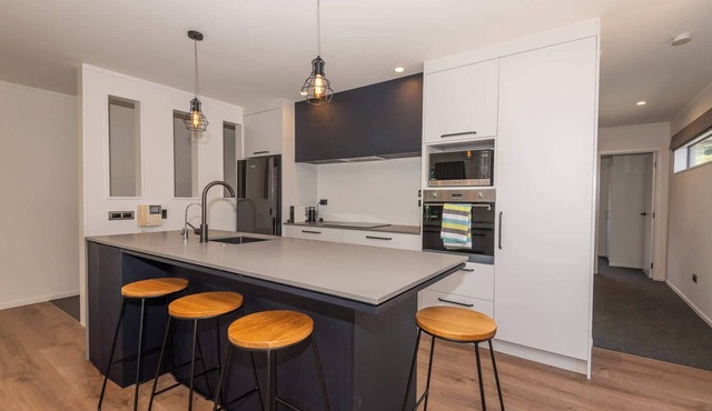 Tarawera Twins - Two Homes, Spa Pools, Sleeps 16 in Rotorua