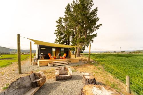 Te Manahuna Glamping Tiny House in Coal Stream