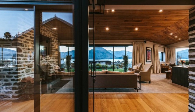 Te Moana - Lake Views - Sleeps 7 in Wānaka