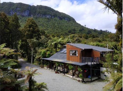 Te Nikau Retreat in Greymouth