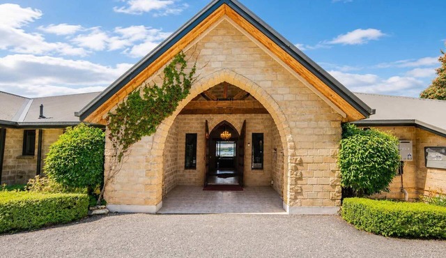 Tekapo King Room | Lake + Mountain Views | Pukaki in Lake Tekapo