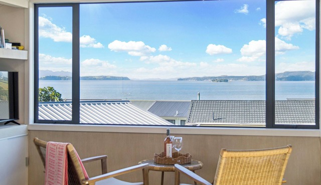 The Bay House - Matakana Holiday Home