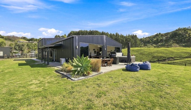 The Black Barn - Whakatane Holiday Home