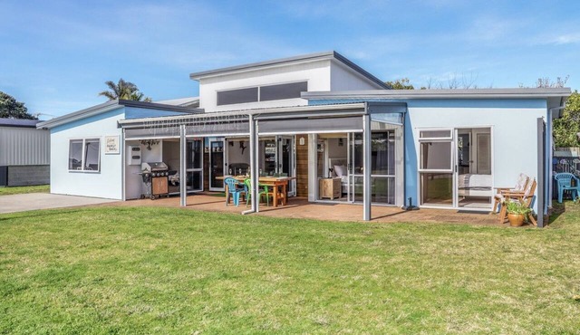 The Blue Marlin Bach | Family Fun in Whitianga