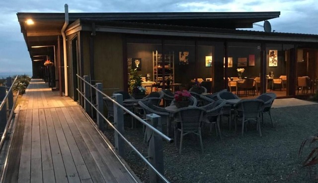 The Cliffs Seaside Lodge in Papatotara
