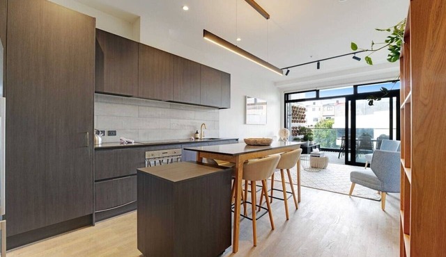 The Eden Terrace Retreat with Parking and Balcony in Auckland Central