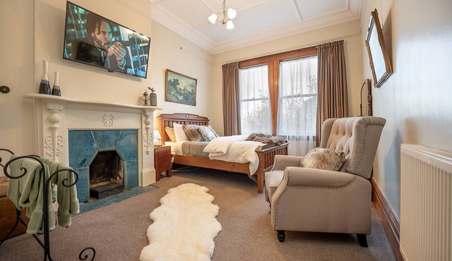 The Fern & Thistle Boutique Accommodation - Drinks, Hotpool, Sauna in Benhar